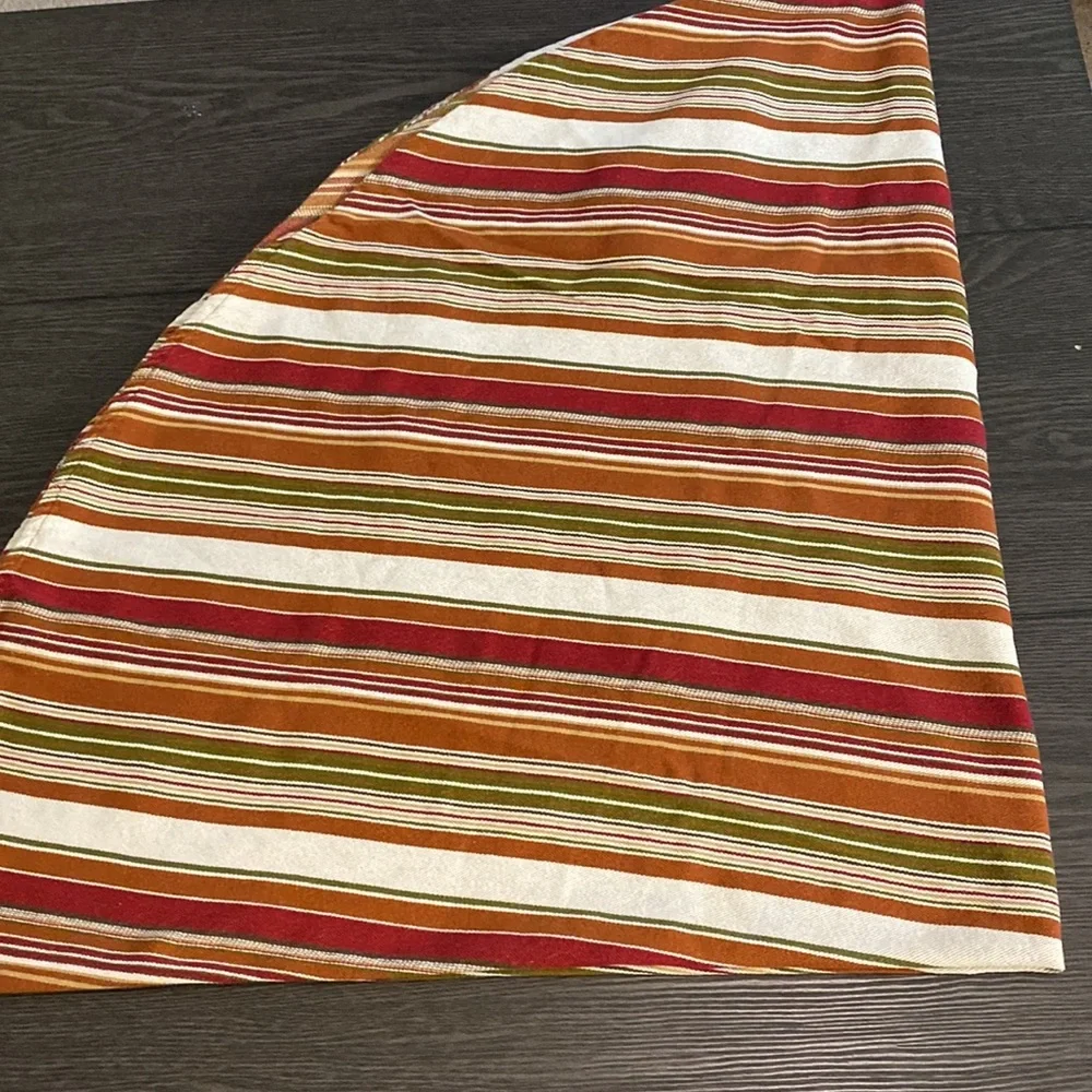 Target Home Oval/round table cloth. 100% cotton. Fall colors.